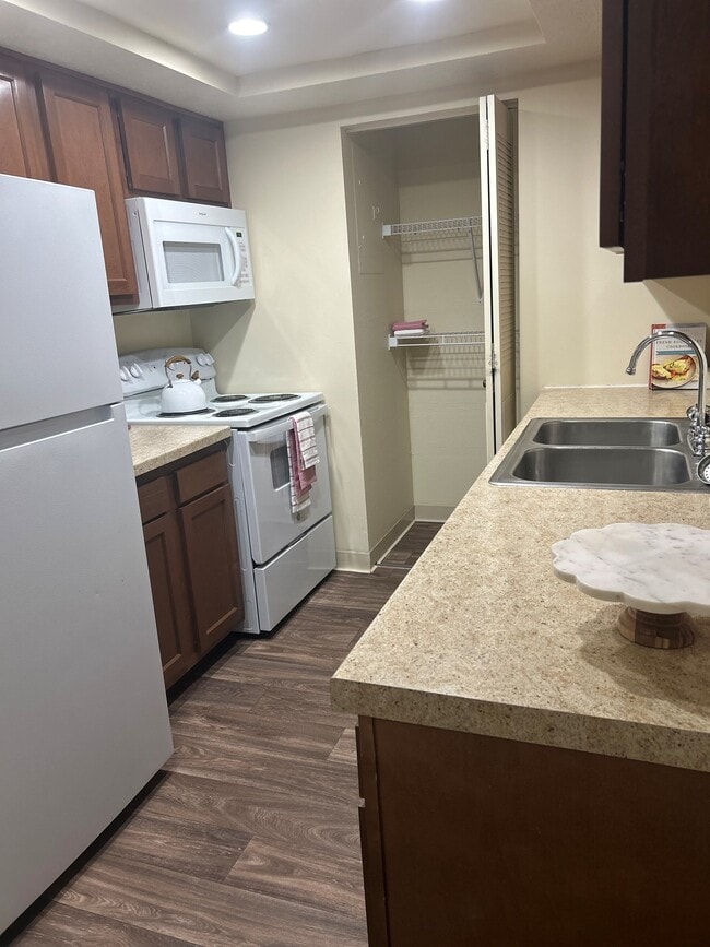 El Pinnacle - Cocina - Autumn Creek Apartment Homes