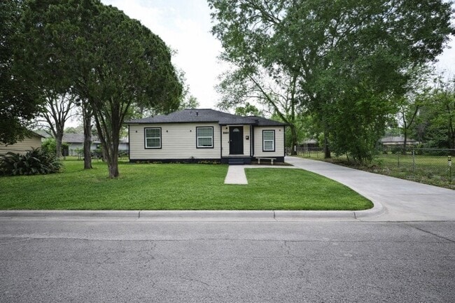 Photo - 916 Parkway Dr