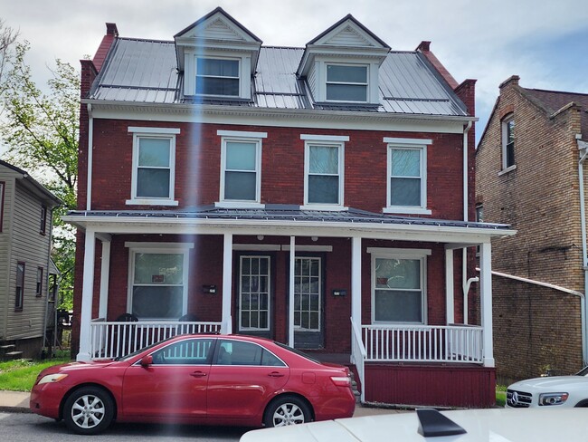 Photo - 253 N Spring St