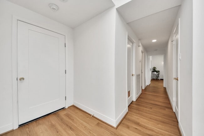 Photo - 14 Greenway Plz Unit 23P