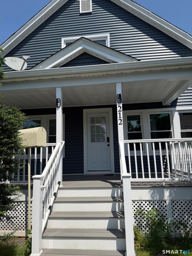 Building Photo - 212 Maple Hill Ave