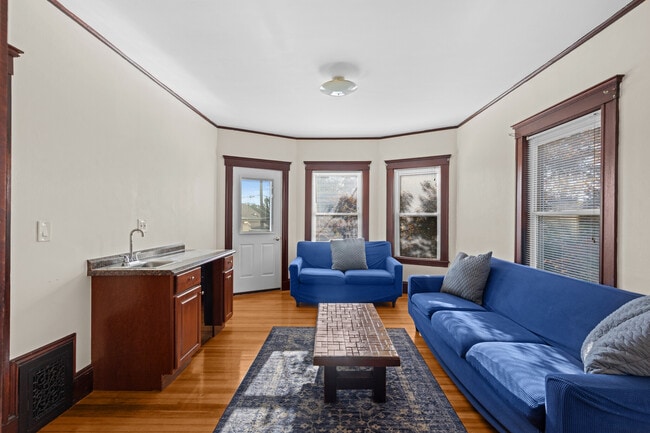 Building Photo - 56 Hobson St Unit 2