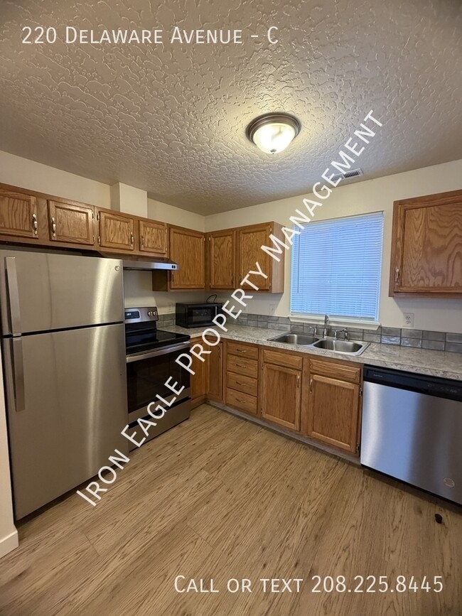 Building Photo - 220 Delaware Ave