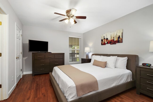 Photo - 1924-1969 Greenglen Dr