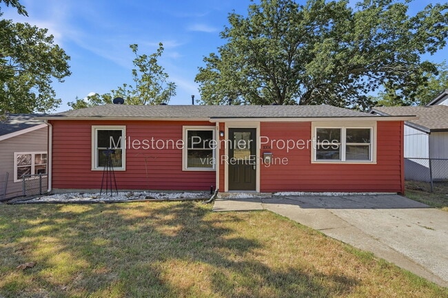 Building Photo - 1006 W Texas St