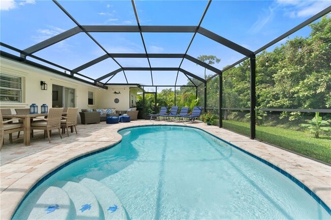 Building Photo - 2581 Poinciana St Rental