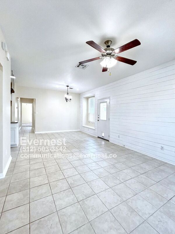 Photo - 139 Wainscot Oak Wy