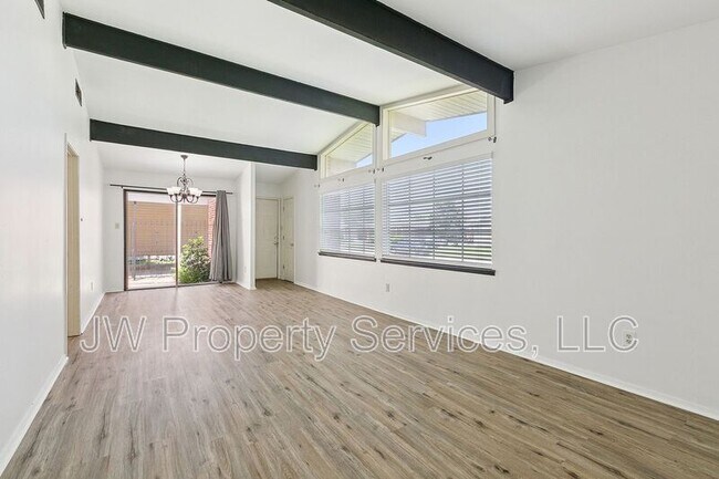 Photo - 5700 Boutall St