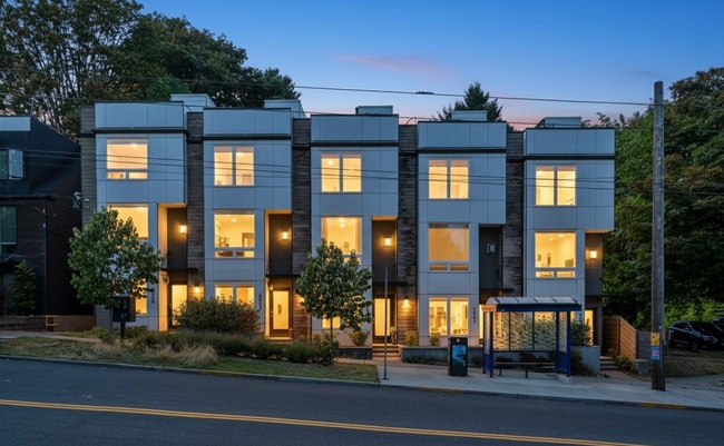 Building Photo - 2833 3rd Ave W