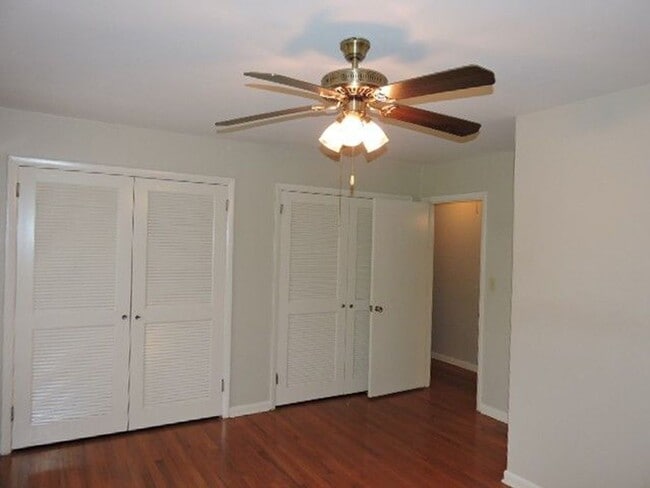 Photo - 3155 Lakeshore Dr