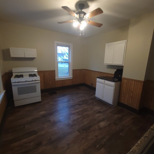 Photo - 189 E Walnut St