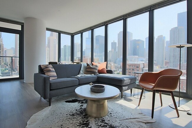 Photo - 613 N Wells St