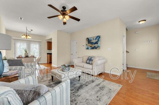 Photo - 3721 Keri Ln NE