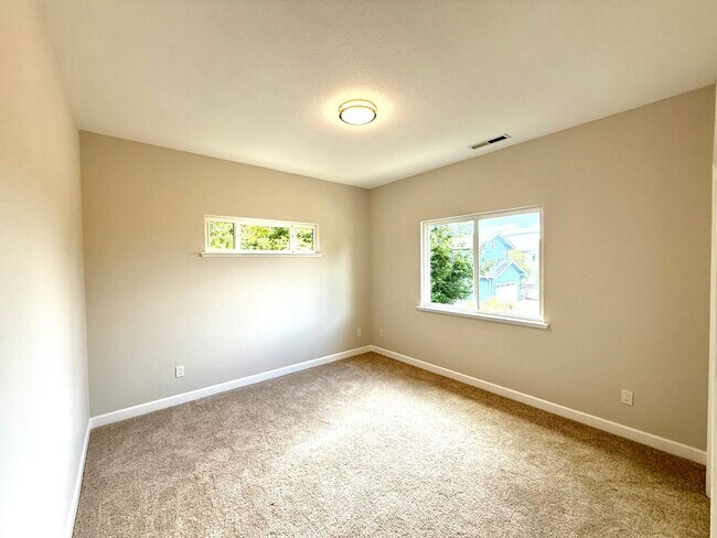 Photo - Beautifully Maintained 3Bd/2.5Ba Near Capitola Mall!