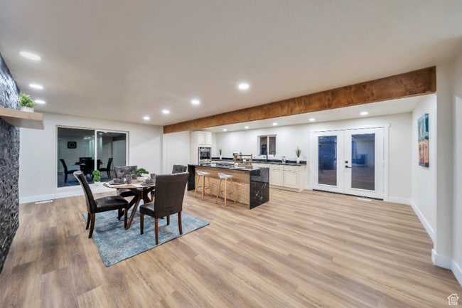 Photo - 552 Chelsea Dr