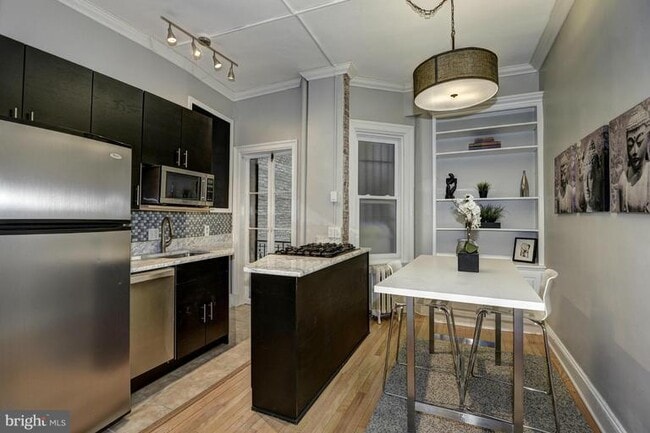 Building Photo - 1705 P St NW Unit 2