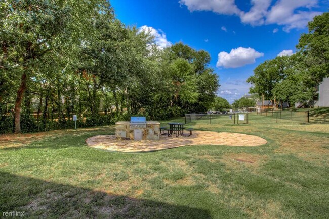 Photo - 2 br, 2 bath Condo - 2000 Park Place Blvd ...