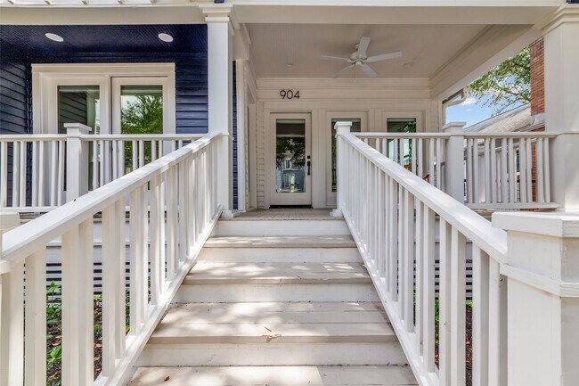 Photo - 904 Willard St Casa