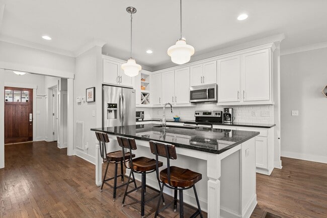 Photo - 2223 Burns St