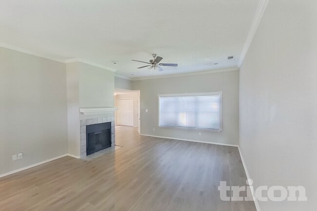 Photo - 1253 Essex Dr