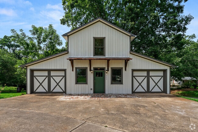 Building Photo - 953 W Shadburn Ave Rental