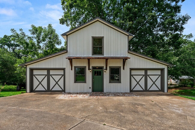 Building Photo - 953 W Shadburn Ave Rental