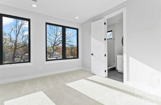 Photo - 3433 Byrnes St