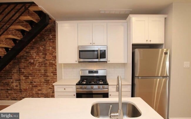 Photo - 758 N 43rd St