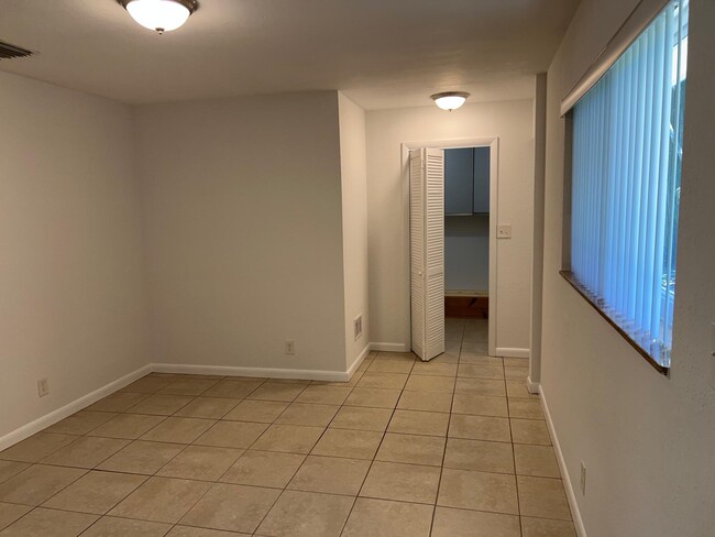 DORMITORIO PRINCIPAL - 1809 NE 2nd St