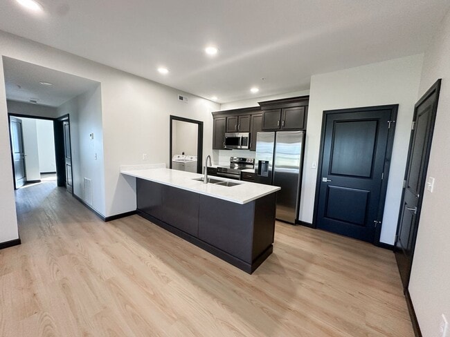 New! Beautiful 2 Bed, 2 Bath Apartment in ... - New! Beautiful 2 Bed, 2 Bath Apartment in ... Unit 2010-201