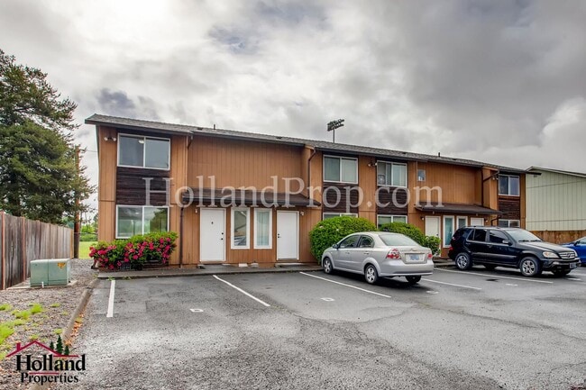 Photo - Charming 3 Bedroom 1.5 Bathroom Apartment in Forest Grove!!!