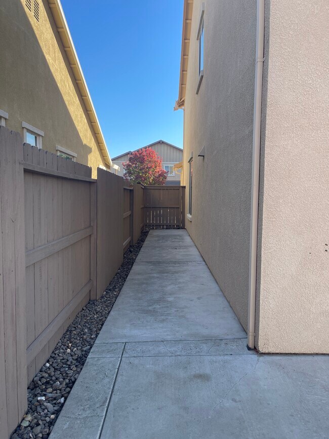 Photo - 9748 Collie Way