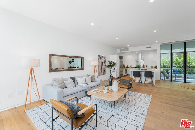 Photo - 825 Kings Rd Unit 9