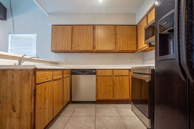 Photo - Beautiful 2 Bedroom, 2 Bath Townhome in Ga...