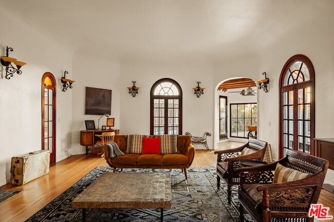 Photo - 2002 N Las Palmas Ave