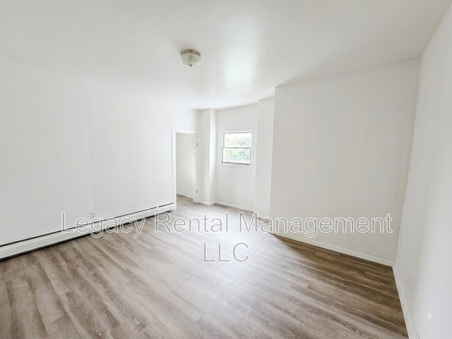 166 S Main St