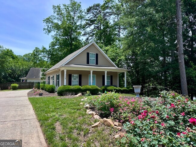 Photo - 728 Skyview Dr NE House