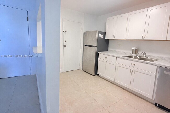 Photo - 1465 NE 123rd St Unidad 404