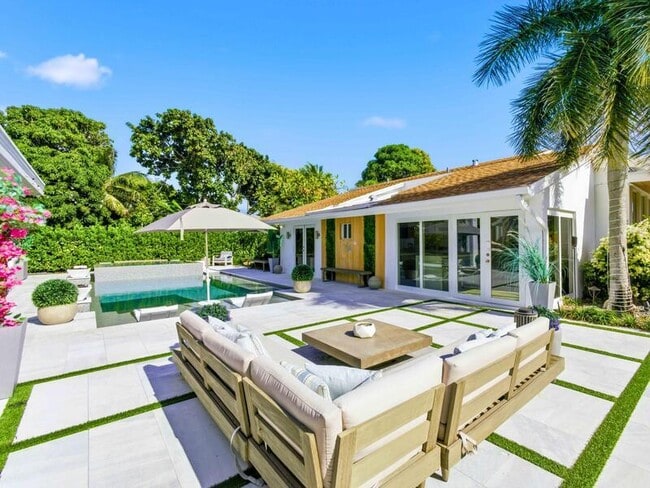 Photo - 2210 NE 3rd Ave