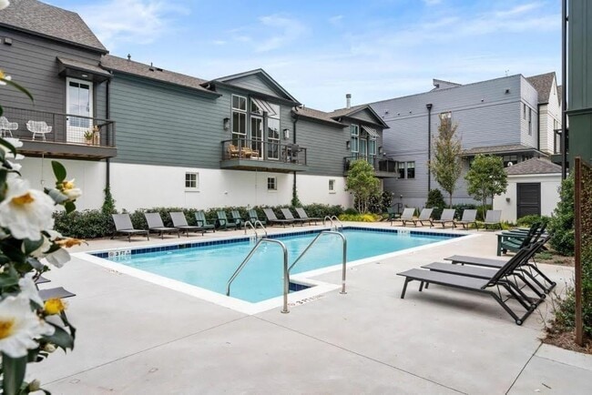 Photo - 691 Fraser St SE