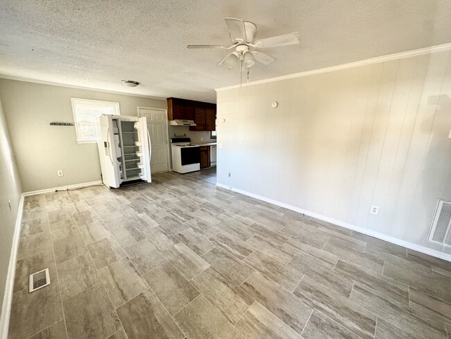 Building Photo - 1 bed / 1 bath - Pendleton SC