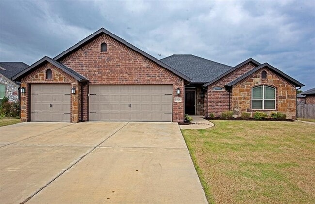Photo - 1906 SW Cypress St