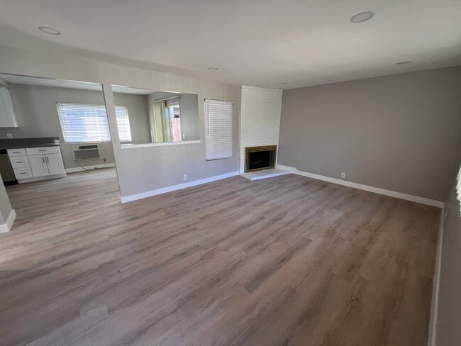 Photo - 1971 Evergreen St Unidad 1971