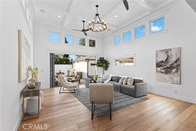 Photo - 12947 La Maida St