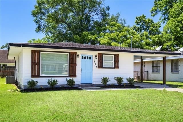 Newly renovated - 413 River Oaks Dr