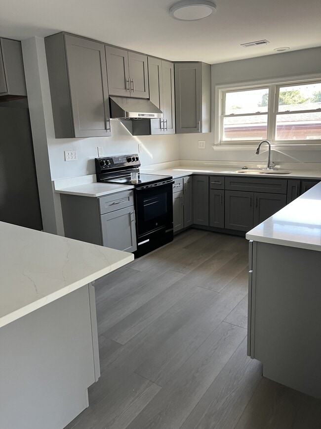 Photo - 2625 Victoria Blvd