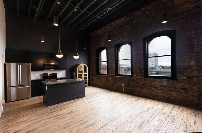 Building Photo - The Produce Lofts