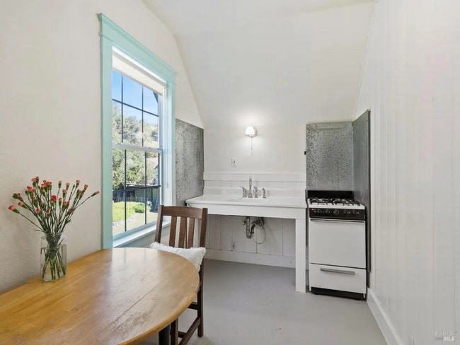 Photo - 110 Shahan Dr