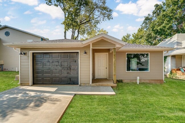 Building Photo - College students welcome! Brand new 3 bedr... Rental