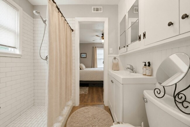 Photo - 609 Sealy Ave